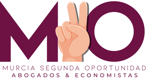 En la imagen se expresa: "Murcia segunda oportunidad, abogados y economistas." en color violeta, también se observa una mano realizando el número dos.